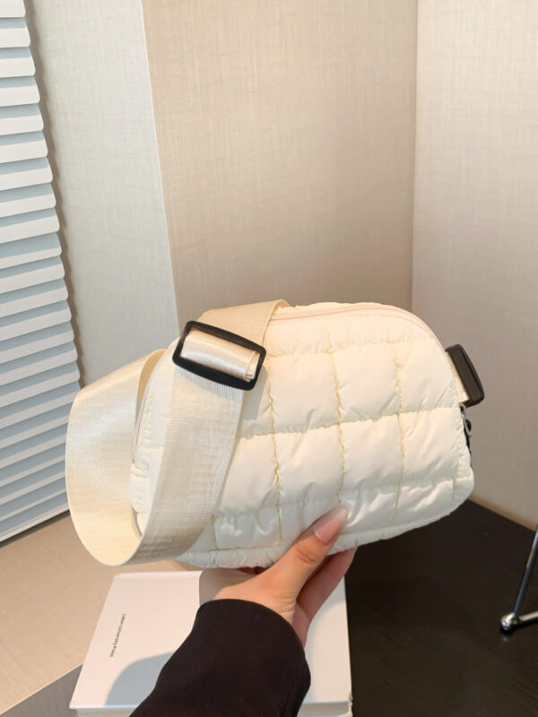 b4f396bf-485d-4cd0-9e9b-dad4d3d1d281-Max b4f396bf-485d-4cd0-9e9b-dad4d3d1d281-Max